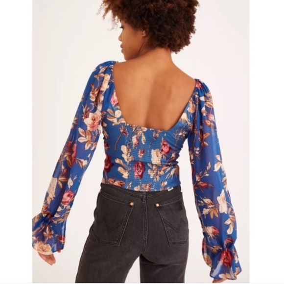 NWT Urban Outfitters Topanga Button Front Cropped Blue Floral Ruffle Blouse Top - Picture 3 of 12